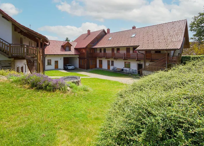 Chlumecky Dvur Aparthotel Chlumek